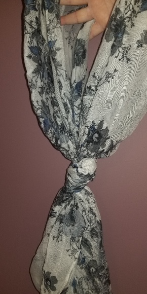 Floral scarf - Picture 1 of 2